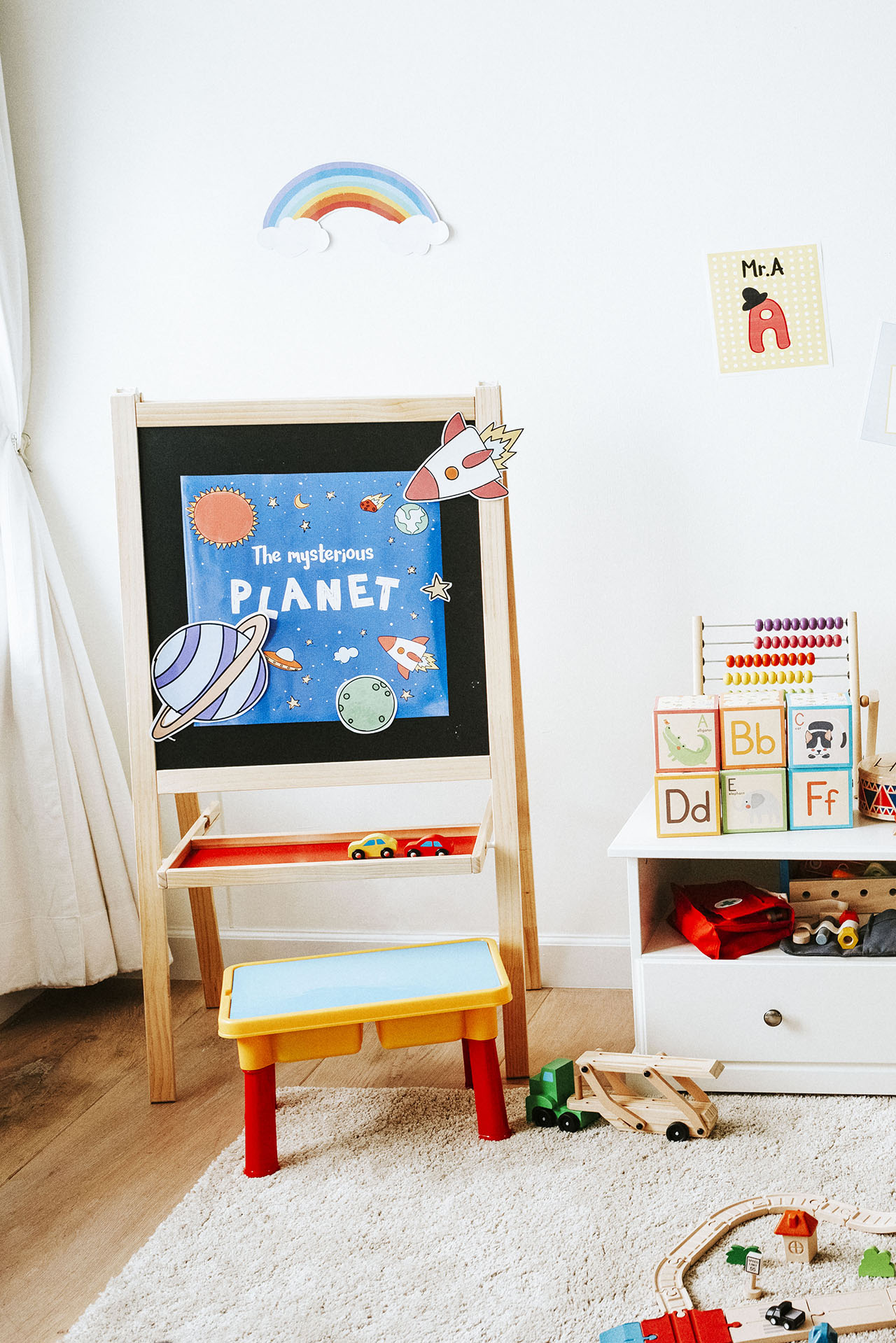 Фарба LOTOS для дитячої кімнати: жовтий, лавандовий і блакитний колір Maxima-decor